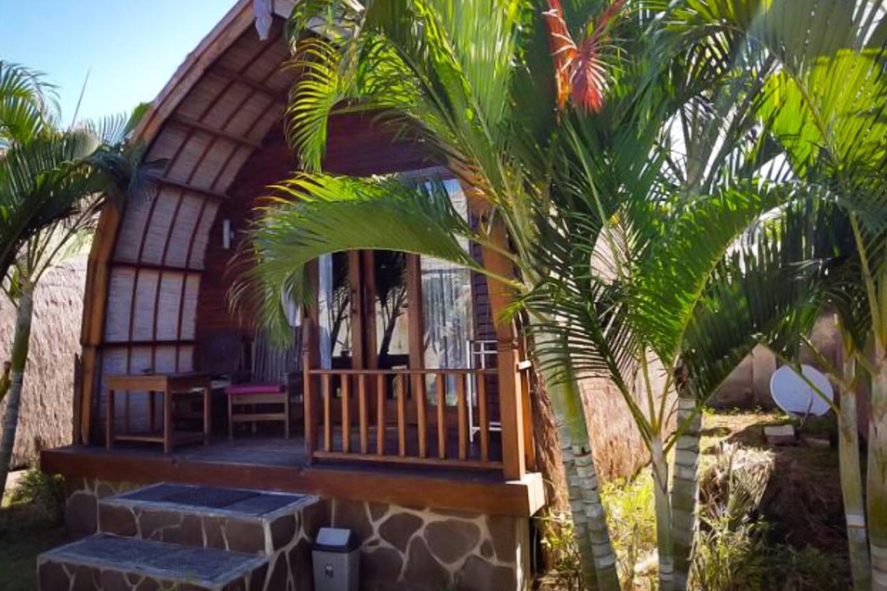 Amora Villa Gili Trawangan Exterior photo
